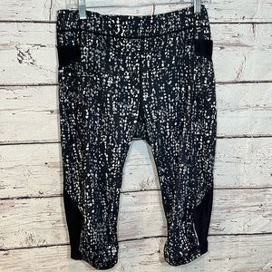 ATHLETA Spotty All In Black, Gray, White Crop Legging-Large